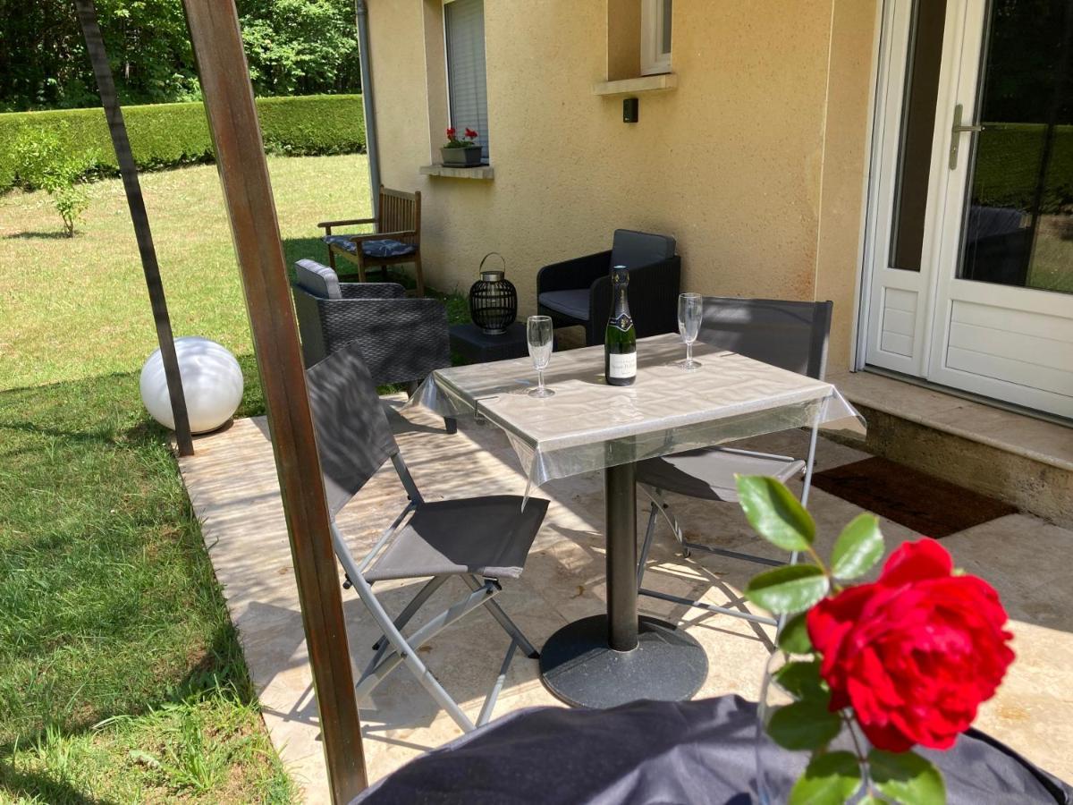 Gite Des Combes Blanches Avec Piscine Frayssinet-le-Gélat Eksteriør billede